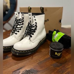 white dr martens women’s size 8